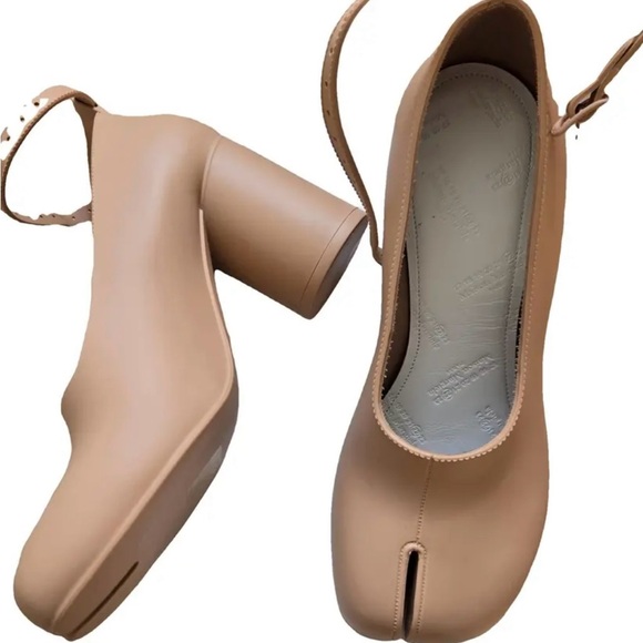 Maison Martin Margiela Shoes - Maison Martin Margiela Tan Split-Toe Heels